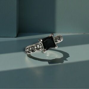 Elegant Silver and Black Chain Link Ring